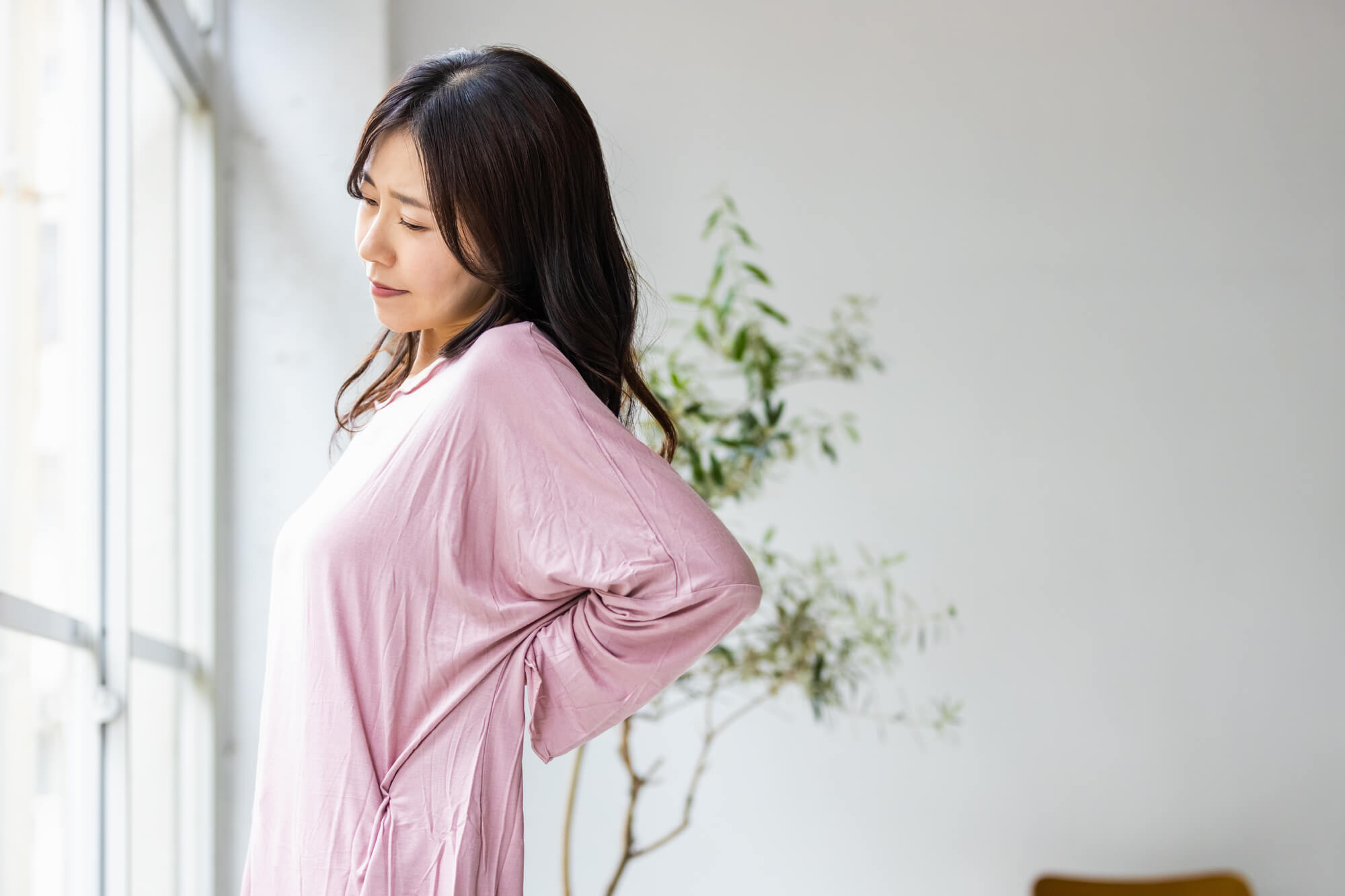 目尻にシワができてしまうよくない習慣