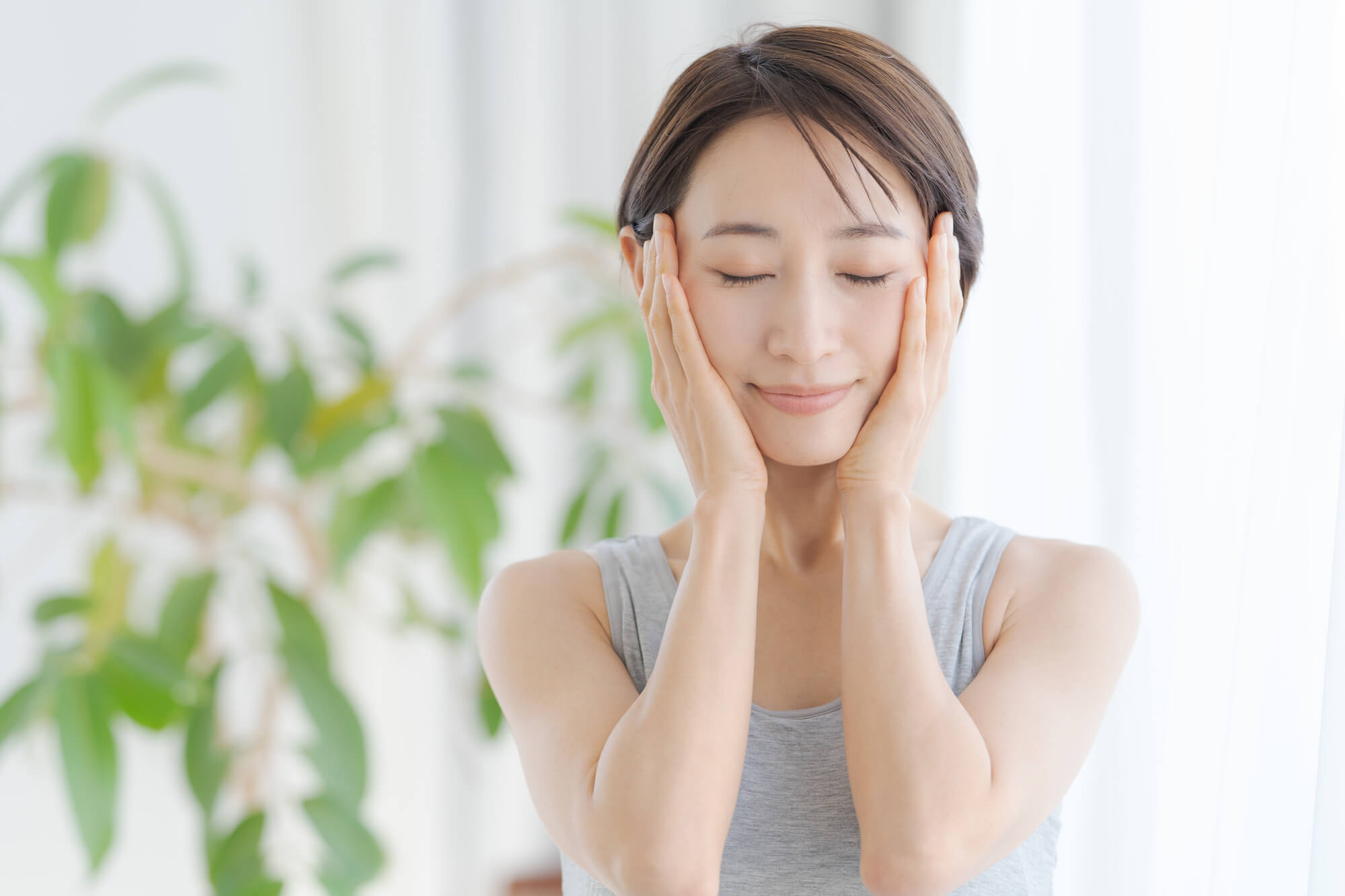 目尻のシワができる６つの原因とは？改善方法や家でもできるスキンケアまとめ