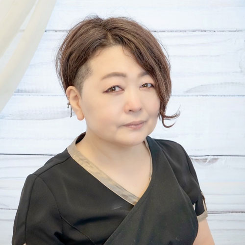 目の美容院　八尾サロンスタッフ画像